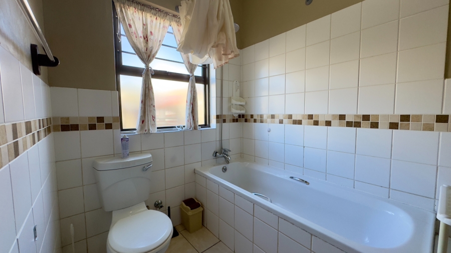 5 Bedroom Property for Sale in Strand North Western Cape